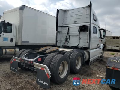 Czwarte zdjęcie samochodu z boku: 2023 VOLVO VNL SEMI TRUCK VIN:4V4NC9EH0PN626729 - miniatura