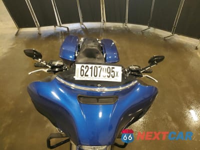 Piąte zdjęcie samochodu w środku: 2017 HARLEY-DAVIDSON FLHX STREET GLIDE VIN:1HD1KBC12HB608244 - miniatura