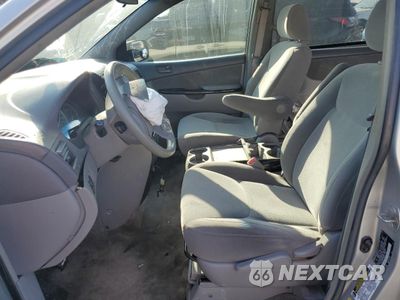 Zdjęcie 7 z 13 samochodu: 2005 TOYOTA SIENNA CE VIN:5TDZA23C15S233525 - miniatura