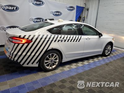 Trzecie zdjęcie samochodu z tyłu: 2020 FORD FUSION SE VIN:3FA6P0LU2LR119070 - miniatura
