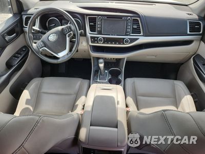 Zdjęcie 8 z 15 samochodu: 2018 TOYOTA HIGHLANDER SE VIN:5TDJZRFH9JS561808 - miniatura