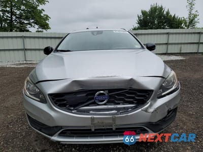 Piąte zdjęcie samochodu w środku: 2017 VOLVO V60 CROSS COUNTRY PREMIER VIN:YV440MWK3H1039525 - miniatura