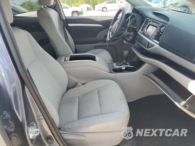 Zdjęcie 7 z 14 samochodu: 2018 TOYOTA HIGHLANDER LE VIN:5TDZZRFH6JS241512 - miniatura