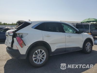 Trzecie zdjęcie samochodu z tyłu: 2021 FORD ESCAPE SE VIN:1FMCU9BZ1MUA22679 - miniatura