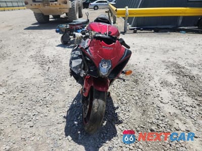 Drugie zdjęcie samochodu z przodu: 2025 SUZUKI GSX-R1000 VIN:JS1DM11B0S7100454 - miniatura