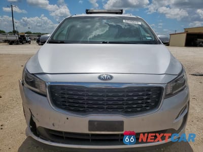 Piąte zdjęcie samochodu w środku: 2019 KIA SEDONA LX VIN:KNDMB5C17K6529409 - miniatura