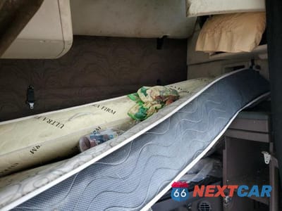Zdjęcie 6 z 10 samochodu: 2015 VOLV VN VNL VIN:4V4NC9EH6FN915046 - miniatura