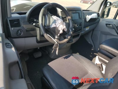 Zdjęcie 8 z 13 samochodu: 2017 MERCEDES BENZ SPRINTER DELIVERY VAN VIN:WD3PE7CD8HP524436 - miniatura