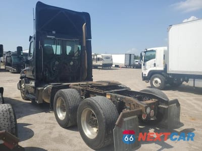 Trzecie zdjęcie samochodu z tyłu: 2017 FREIGHTLINER CASCADIA 125 VIN:1FUJGEDR9HLHZ7991 - miniatura