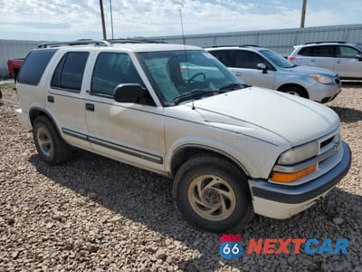 Czwarte zdjęcie samochodu z boku: 2001 CHEVROLET BLAZER VIN:1GNDT13W31K260372 - miniatura
