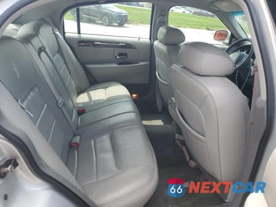 Zdjęcie 10 z 14 samochodu: 1998 LINCOLN TOWN CAR SIGNATURE VIN:1LNFM82W9WY720224 - miniatura