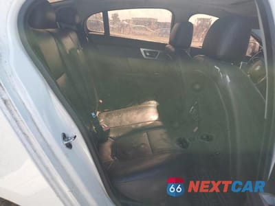 Zdjęcie 10 z 12 samochodu: 2013 JAGUAR XF VIN:SAJWA0ES3DPS98348 - miniatura