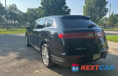 Trzecie zdjęcie samochodu z tyłu: 2019 LINCOLN MKT VIN:2LMHJ5AT6KBL01900 - miniatura