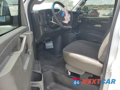Zdjęcie 8 z 14 samochodu: 2020 GMC SAVANA G2500 VIN:1GTW7AFG3L1208176 - miniatura
