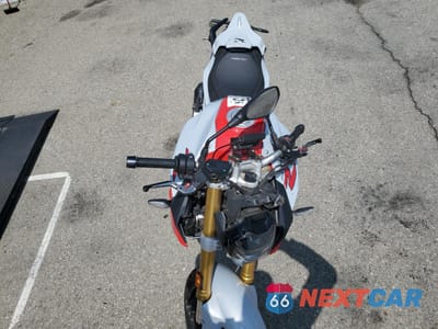 Piąte zdjęcie samochodu w środku: 2021 BMW F 900 R VIN:WB10K1304M6E05230 - miniatura