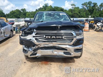 Piąte zdjęcie samochodu w środku: 2019 RAM 1500 LARAMIE VIN:1C6SRFRT1KN669633 - miniatura
