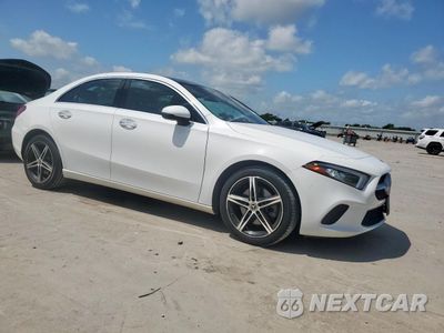 Czwarte zdjęcie samochodu z boku: 2019 MERCEDES-BENZ A 220 4MATIC VIN:WDD3G4FBXKW031982 - miniatura