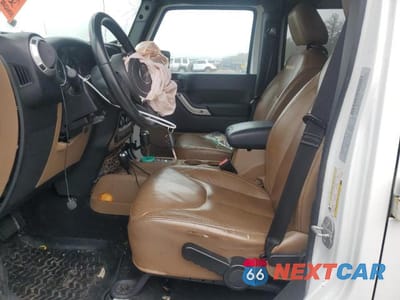 Zdjęcie 7 z 14 samochodu: 2015 JEEP WRANGLER UNLIMITED SAHARA VIN:1C4HJWEG6FL561285 - miniatura
