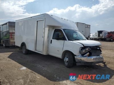 Czwarte zdjęcie samochodu z boku: 2022 CHEVROLET EXPRESS G3500 VIN:1HA3GTC73NN006688 - miniatura