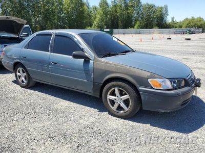 Czwarte zdjęcie samochodu z boku: 2001 TOYOTA CAMRY CE VIN:JT2BG22K210569439 - miniatura