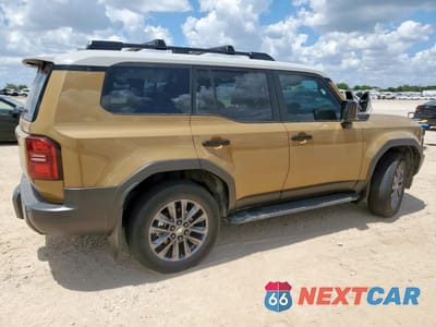 Trzecie zdjęcie samochodu z tyłu: 2024 TOYOTA LAND CRUISER BASE VIN:JTEABFAJ3RK006901 - miniatura
