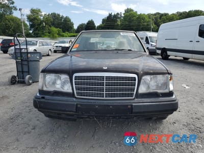 Piąte zdjęcie samochodu w środku: 1994 MERCEDES-BENZ E 420 VIN:WDBEA34E0RC106131 - miniatura