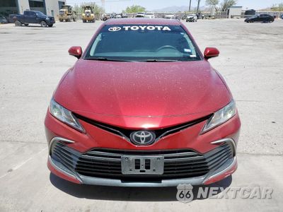 Piąte zdjęcie samochodu w środku: 2022 TOYOTA CAMRY LE VIN:4T1R11AK7NU671333 - miniatura