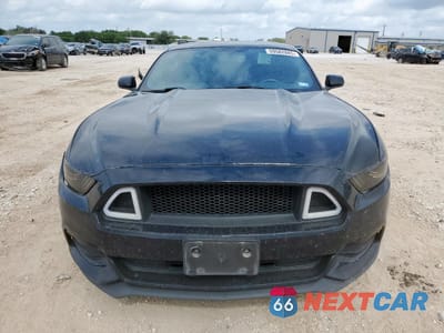 Piąte zdjęcie samochodu w środku: 2017 FORD MUSTANG VIN:1FA6P8AM2H5322956 - miniatura