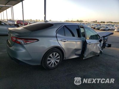 Trzecie zdjęcie samochodu z tyłu: 2020 TOYOTA CAMRY LE VIN:4T1C31AK1LU011446 - miniatura