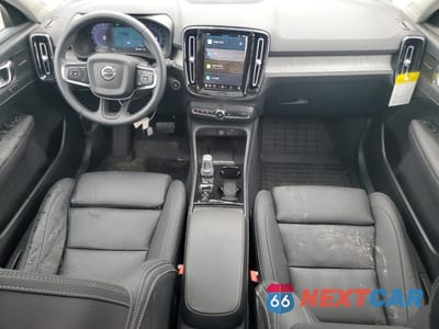 Zdjęcie 8 z 14 samochodu: 2025 VOLVO XC40 PLUS VIN:YV4L12UC9S2456433 - miniatura
