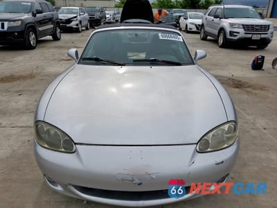 Piąte zdjęcie samochodu w środku: 2001 MAZDA MX-5 MIATA BASE VIN:JM1NB353510213029 - miniatura