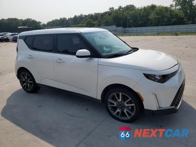 Czwarte zdjęcie samochodu z boku: 2024 KIA SOUL EX VIN:KNDJ33AU6R7901666 - miniatura