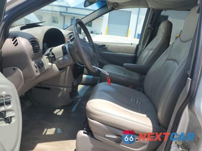 Zdjęcie 7 z 15 samochodu: 2002 CHRYSLER TOWN & COUNTRY LX VIN:2C4GP44392R756649 - miniatura