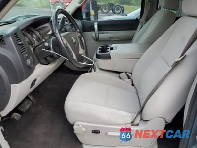 Zdjęcie 7 z 15 samochodu: 2008 CHEVROLET SILVERADO K3500 VIN:1GCJK33688F180868 - miniatura