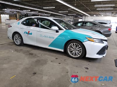 Czwarte zdjęcie samochodu z boku: 2019 TOYOTA CAMRY HYBRID VIN:4T1B21HK8KU519335 - miniatura