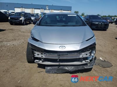 Piąte zdjęcie samochodu w środku: 2024 TOYOTA PRIUS LE VIN:JTDACAAU9R3027177 - miniatura