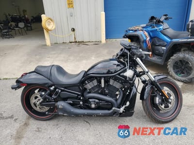 2007 HARLEY-DAVIDSON VRSCDX 1HD1HHZ147K810509 - główne zdjęcie licytacji z USA - miniatura