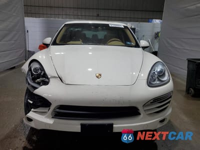 Piąte zdjęcie samochodu w środku: 2012 PORSCHE CAYENNE VIN:WP1AA2A27CLA00916 - miniatura