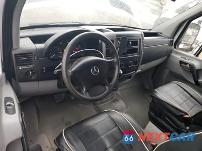 Zdjęcie 8 z 12 samochodu: 2014 MERCEDES-BENZ SPRINTER 2500 VIN:WD3PE8DE4E5898675 - miniatura