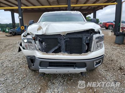 Piąte zdjęcie samochodu w środku: 2017 NISSAN TITAN XD SL VIN:1N6BA1F40HN546668 - miniatura