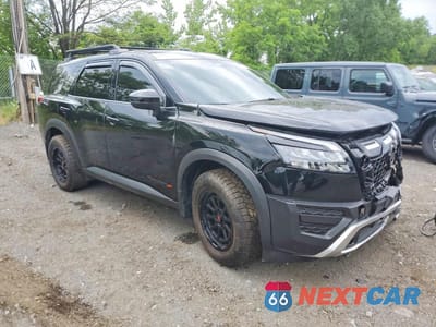Czwarte zdjęcie samochodu z boku: 2025 NISSAN PATHFINDER ROCK CREEK VIN:5N1DR3BD0SC318156 - miniatura