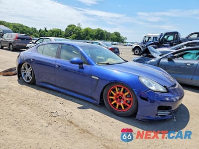 Czwarte zdjęcie samochodu z boku: 2012 PORSCHE PANAMERA 2 VIN:WP0AA2A77CL014618 - miniatura