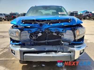Piąte zdjęcie samochodu w środku: 2018 TOYOTA TUNDRA CREWMAX SR5 VIN:5TFEY5F1XJX232934 - miniatura