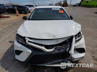 Piąte zdjęcie samochodu w środku: 2020 TOYOTA CAMRY SE VIN:4T1G11AK7LU357850 - miniatura