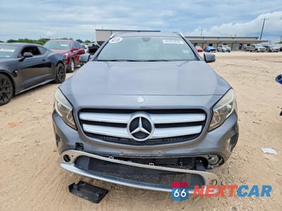 Piąte zdjęcie samochodu w środku: 2016 MERCEDES-BENZ GLA 250 VIN:WDCTG4EB1GJ221325 - miniatura