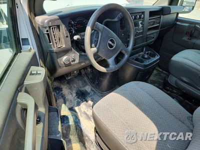 Zdjęcie 8 z 13 samochodu: 2017 GMC SAVANA G2500 VIN:1GTW7AFF9H1906922 - miniatura