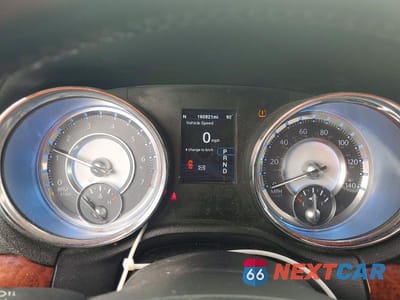 Zdjęcie 9 z 13 samochodu: 2012 CHRYSLER 300 LIMITED VIN:2C3CCACG2CH308570 - miniatura