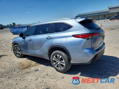 Drugie zdjęcie samochodu z przodu: 2021 TOYOTA HIGHLANDER XLE VIN:5TDGZRAH7MS074175 - miniatura
