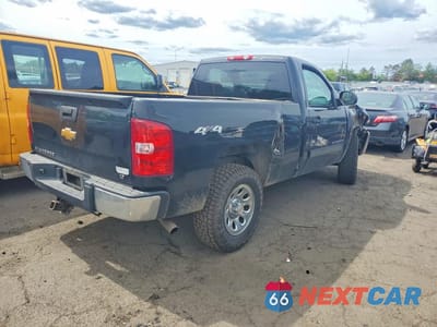 Trzecie zdjęcie samochodu z tyłu: 2013 CHEVROLET SILVERADO K1500 LT VIN:1GCNKSEA0DZ222360 - miniatura