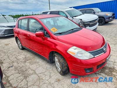 Czwarte zdjęcie samochodu z boku: 2009 NISSAN VERSA 1.8 S VIN:3N1BC13E29L407950 - miniatura